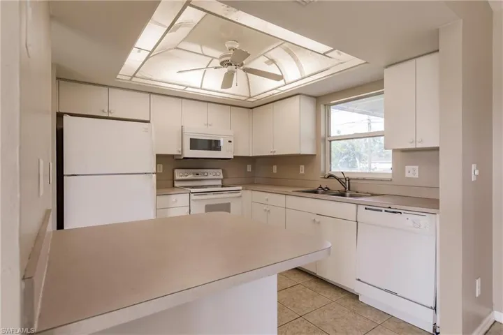 1502 SE 8th  PL, Cape Coral, FL 33990