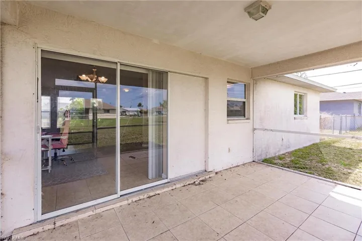 1502 SE 8th  PL, Cape Coral, FL 33990