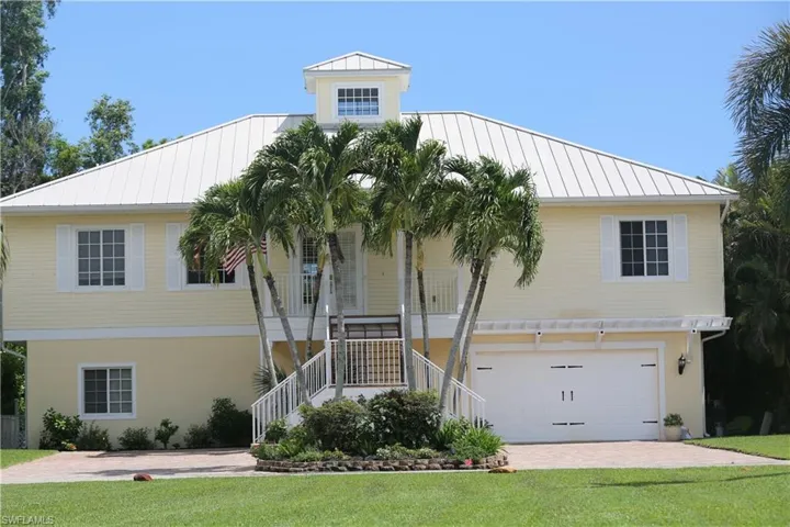 View of front facade with a front lawn and a garage