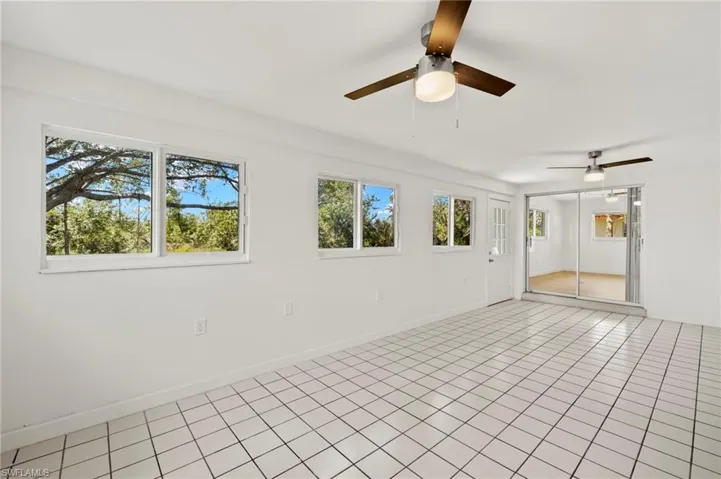 Spare room with light tile patterned flooring and a ceiling fan