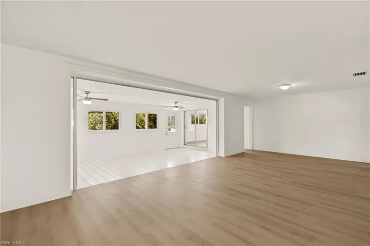 Unfurnished room featuring light wood-style floors and a ceiling fan