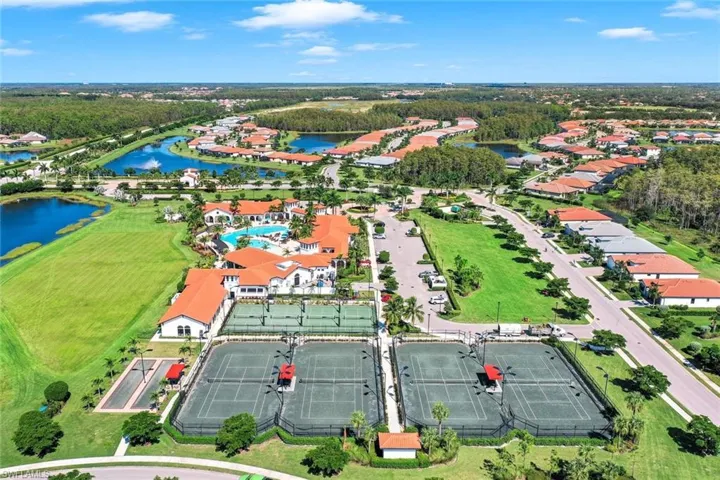 Yes! Tennis AND pickleball courts!