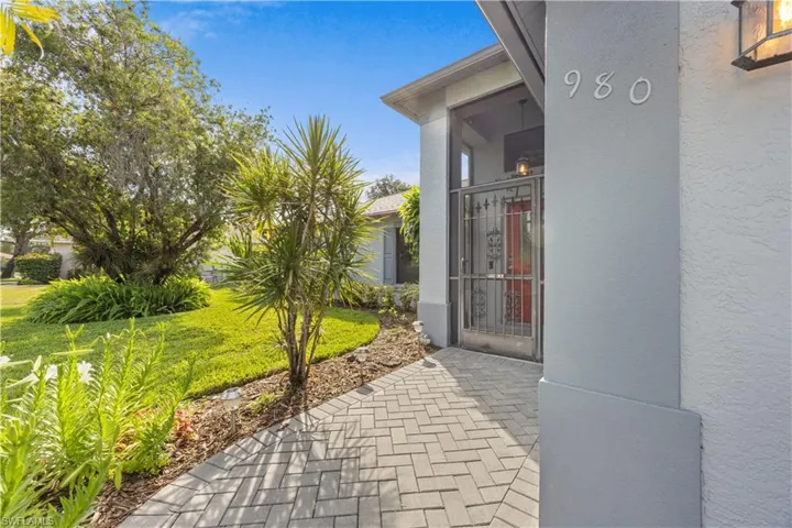 980  Murcott  DR, Naples, FL 34120