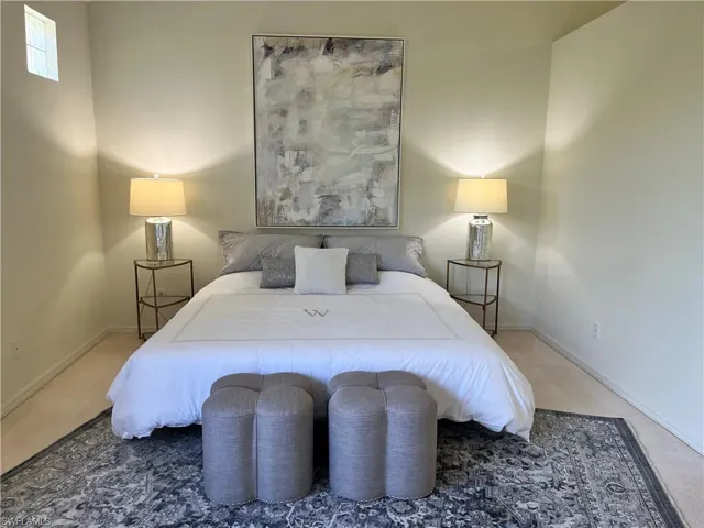 King size bed, extra large artwork