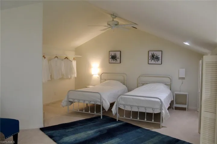 2 twin beds and sitting area