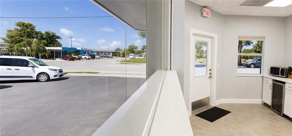 4645 Se 15th Ave, Cape Coral, Florida 33904