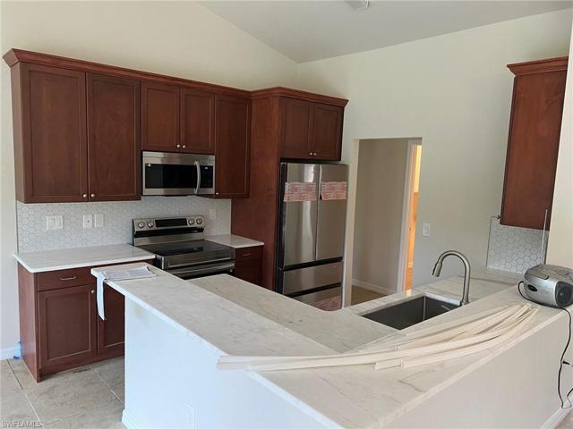 204 W 9th ST, LEHIGH ACRES FL 33972