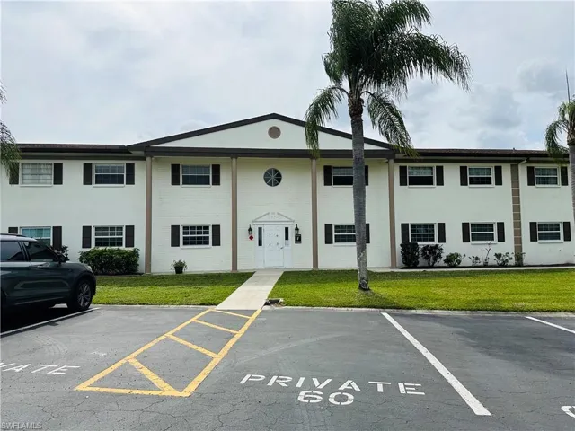 Parking with many guest spots