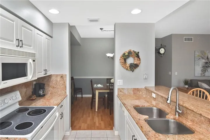 8076 Queen Palm Ln 412, Fort Myers, Florida 33966