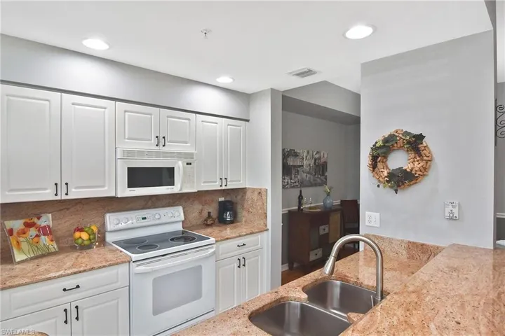 8076 Queen Palm Ln 412, Fort Myers, Florida 33966