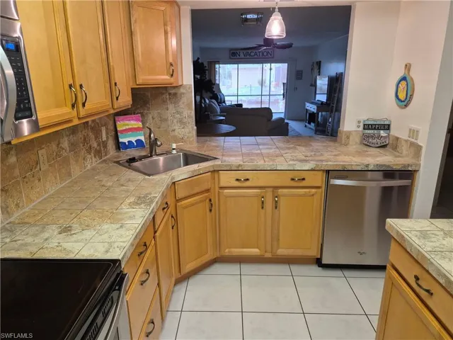 830 Sw 48th Ter 3, Cape Coral, Florida 33914