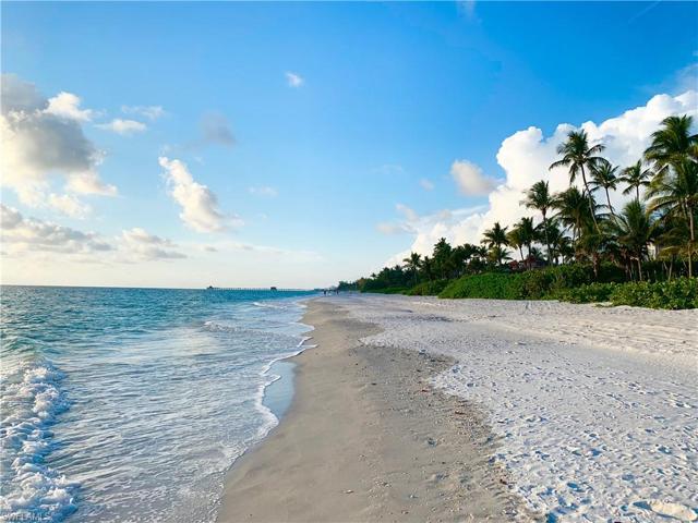 Minutes to beach and 5th Ave