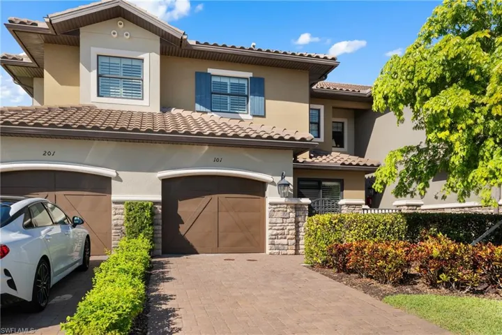 Mediterranean / spanish house with a garage