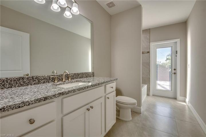 Guest bath with exit to Lanai