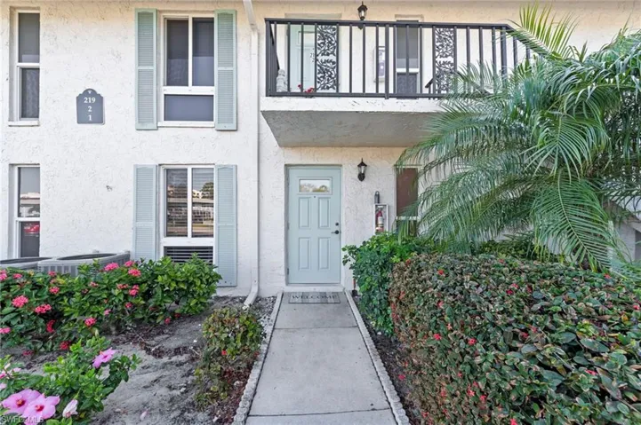 219  Palm  DR, Naples, FL 34112