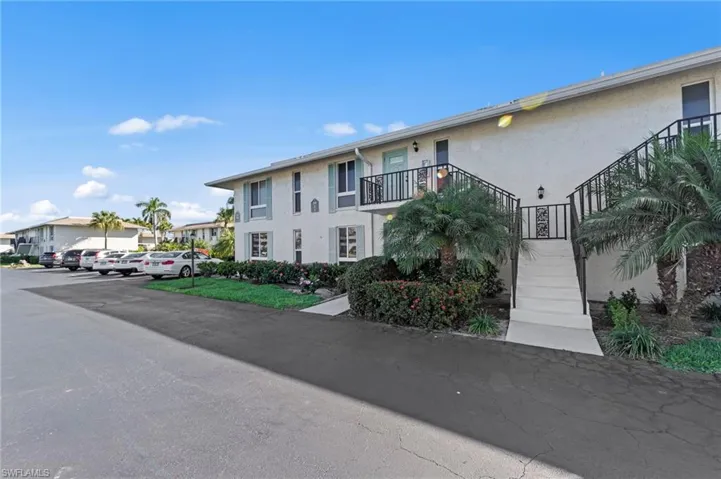 219  Palm  DR, Naples, FL 34112