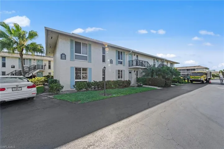 219  Palm  DR, Naples, FL 34112