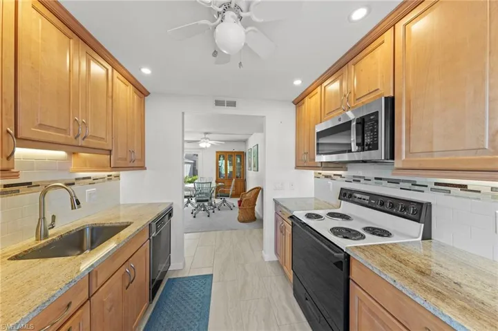 219  Palm  DR, Naples, FL 34112