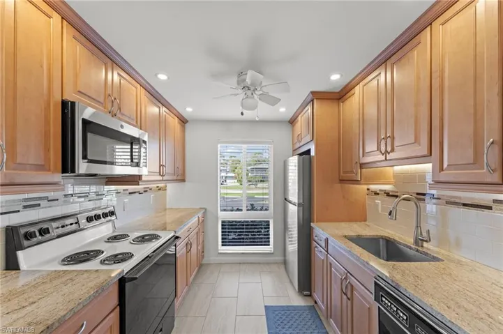 219  Palm  DR, Naples, FL 34112