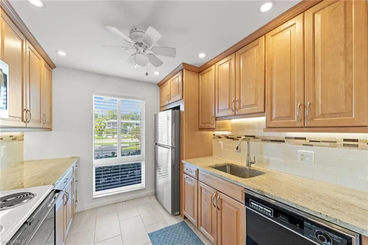219  Palm  DR, Naples, FL 34112