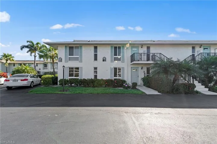 219  Palm  DR, Naples, FL 34112