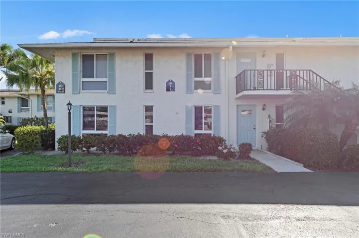 219  Palm  DR, Naples, FL 34112