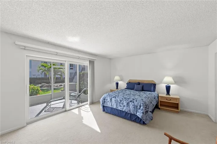 219  Palm  DR, Naples, FL 34112