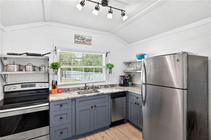 Cottage has stainles steel appliances and lots of natural light