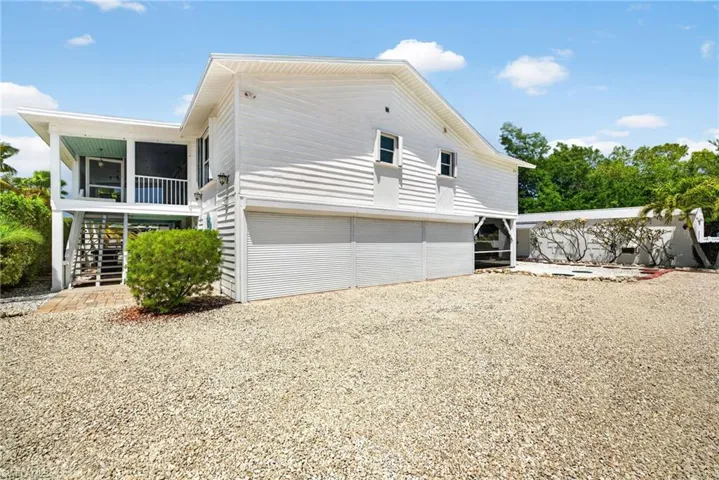 Large 3 bay garage with roll down doors and tons of parking outside
