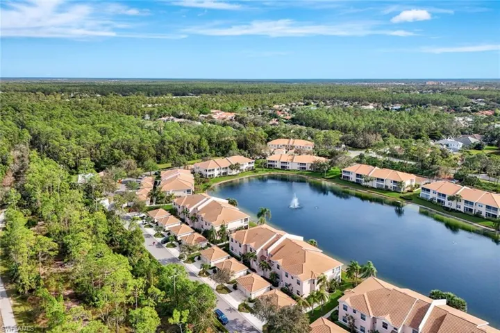Bird's eye view with a water fountain view