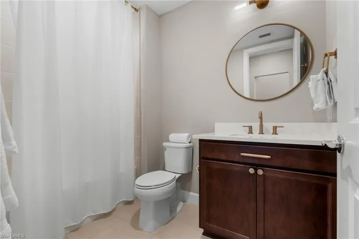Bedroom 2's Bathroom