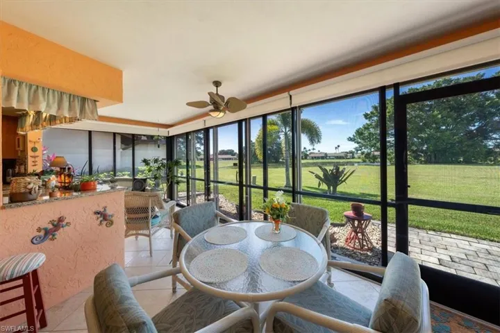 Sunroom / solarium with ceiling fan