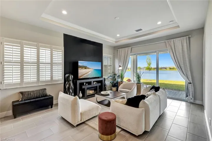 9209  Cayman N DR, Naples, FL 34114