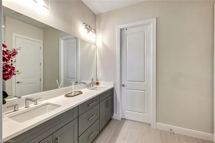 9209  Cayman N DR, Naples, FL 34114