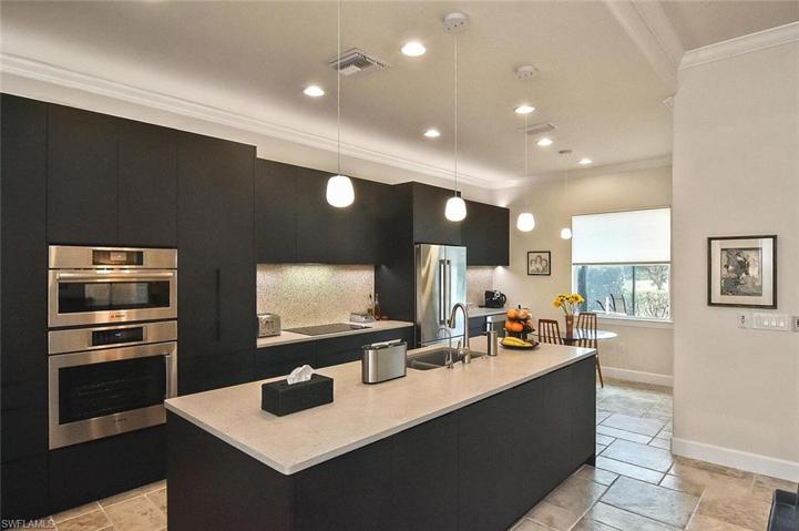 Wow, a class A Kitchen with so many special features.