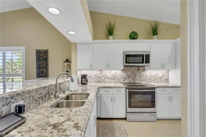 5270 Fox Hollow Dr 607, Naples, Florida 34104