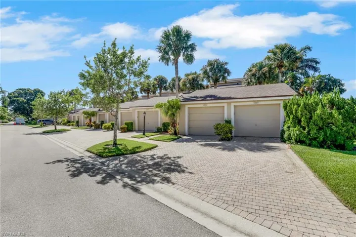 5270 Fox Hollow Dr 607, Naples, Florida 34104