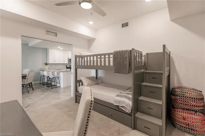 Den, spare bedroom