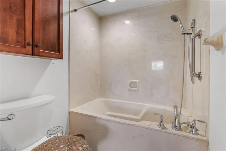 En suite includes walk-in closet, double vanity, and separate water closet with combined shower/soaking tub