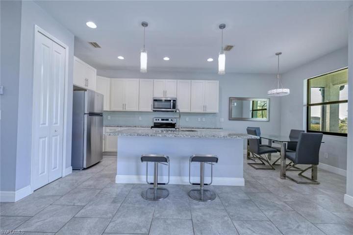 breakfast bar / island