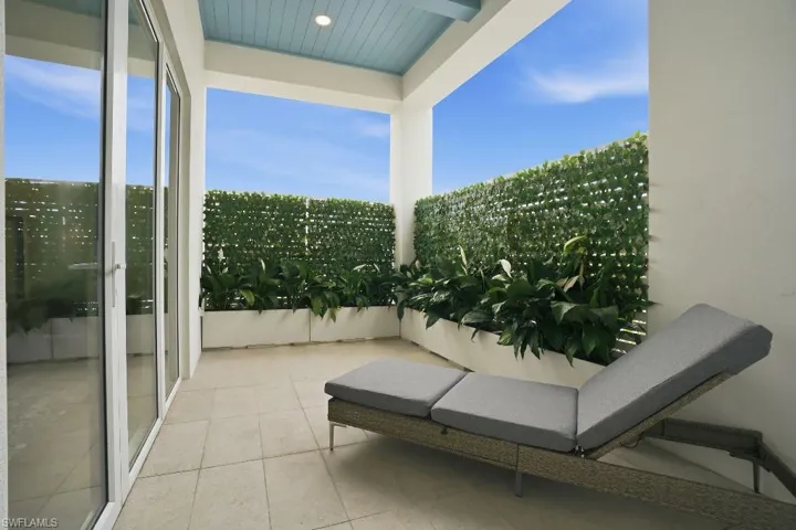 201 8th St S 309, Naples, Florida 34102