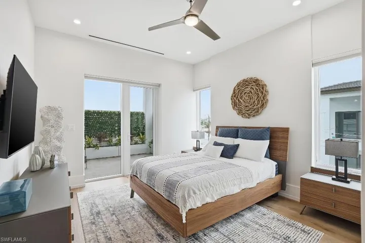 201 8th St S 309, Naples, Florida 34102