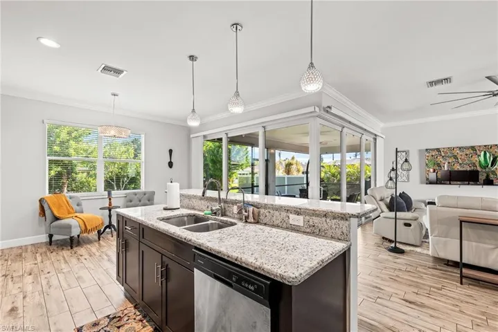121 SE 45th  ST, Cape Coral, FL 33904