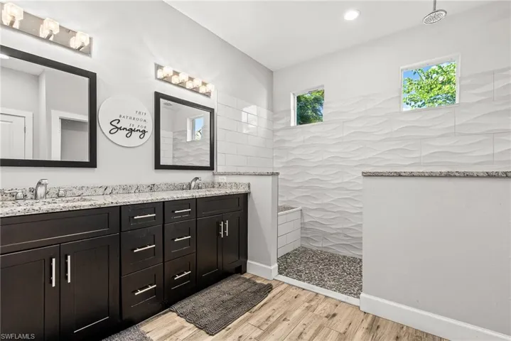 121 SE 45th  ST, Cape Coral, FL 33904