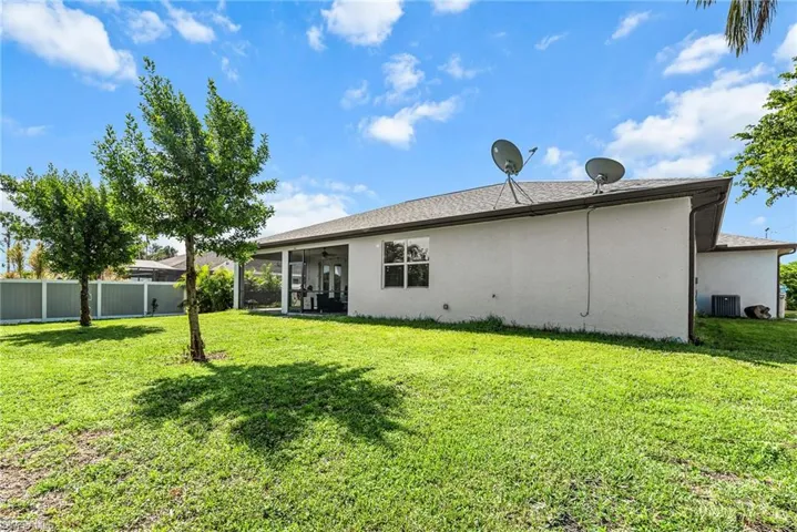 121 SE 45th  ST, Cape Coral, FL 33904