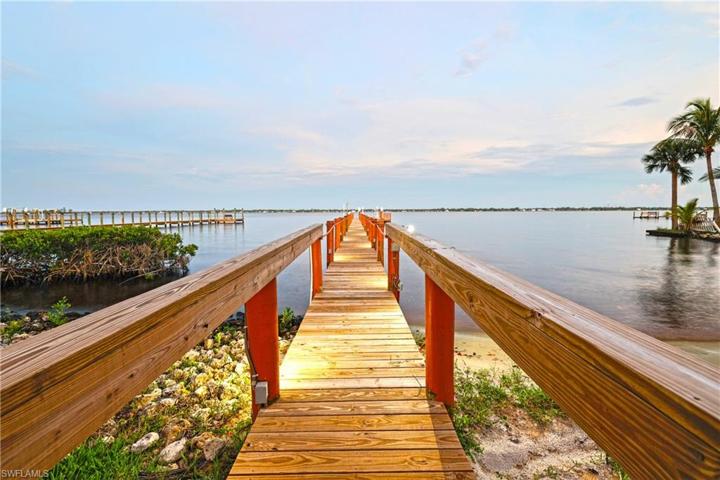 200ft of Dock.