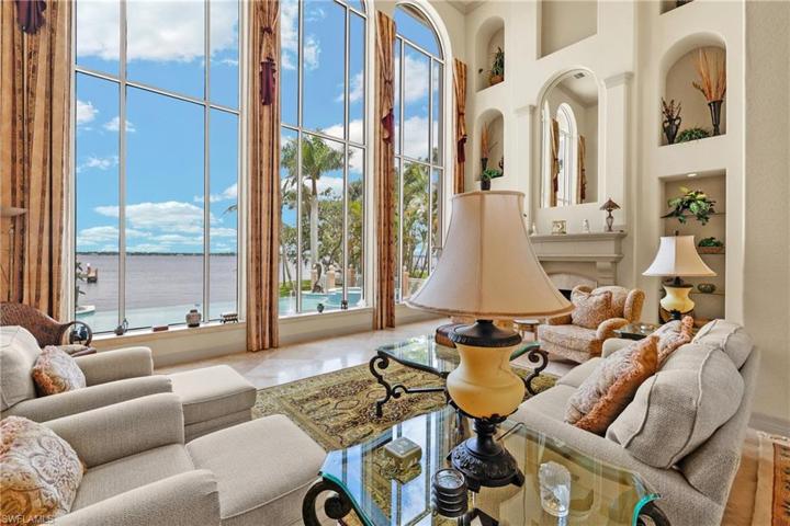 12ft ceilings overlook magnificent panoramic river view.