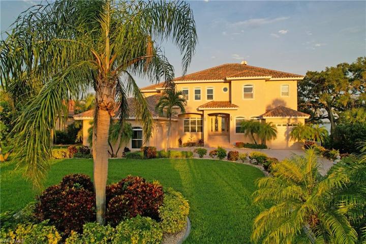 Front view of home.