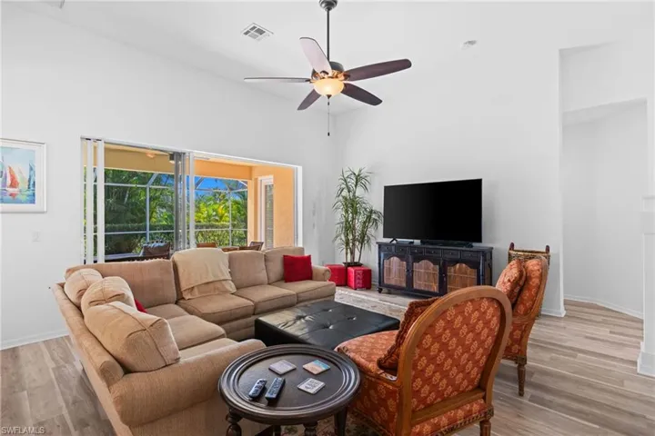 5005 Old Pond Dr, Naples, Florida 34104