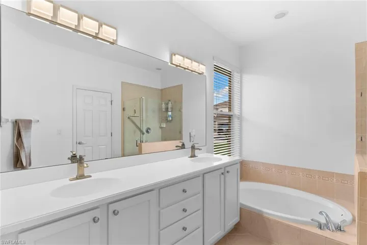 5005 Old Pond Dr, Naples, Florida 34104